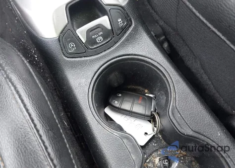 2018 Jeep Compass Latitude 4X4 из США, поврежденный, VIN 3C4NJDBB4JT206239